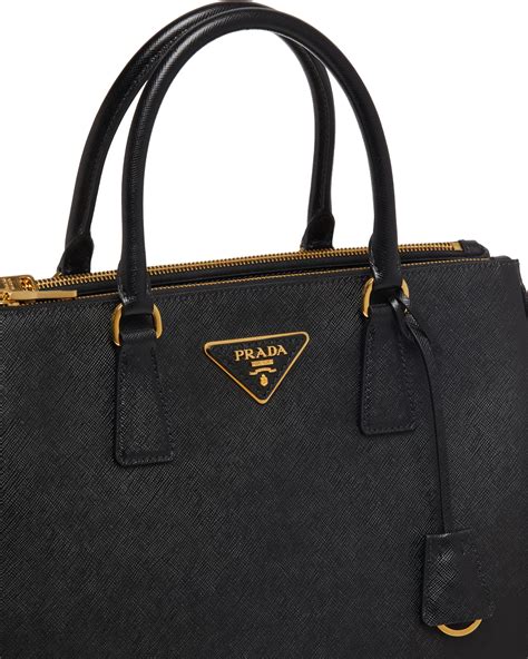 prada tasche schwarz weiß leder|prada tasche glitzer.